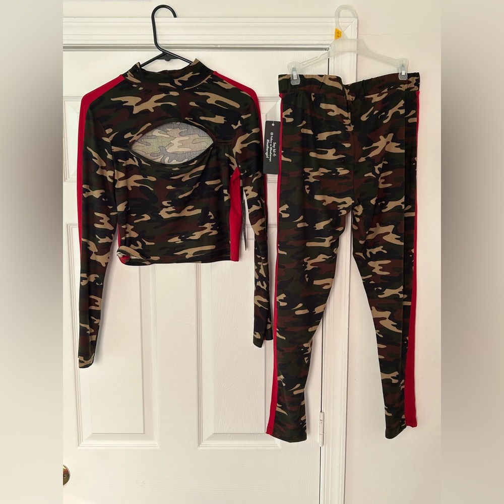 Feathers Camouflage leggings set with red stripes